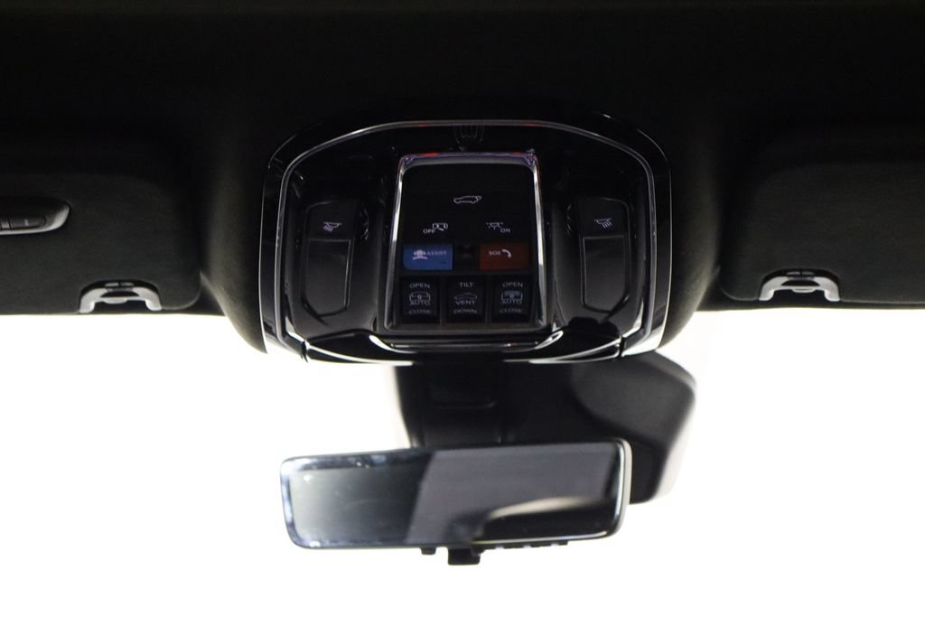 Used 2023 Jeep Grand Wagoneer L Series II w/ Premium Group II AWD/4WD image 27