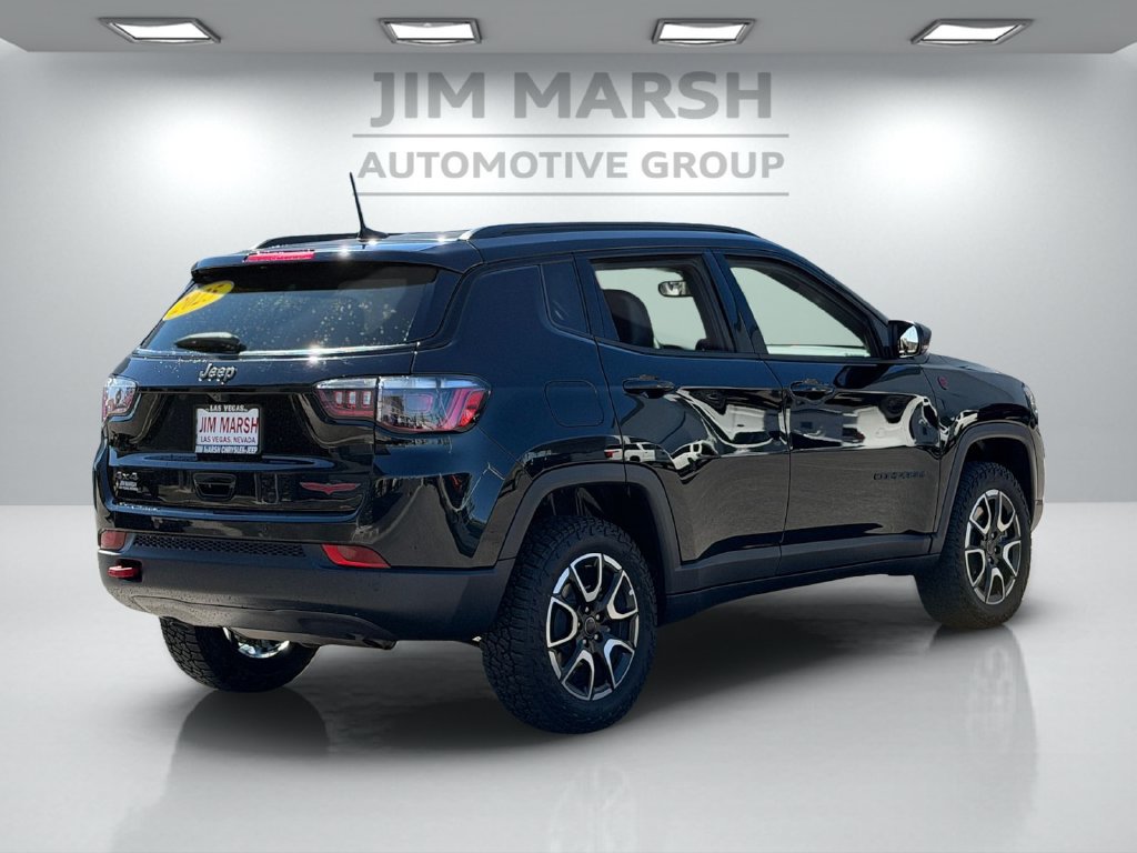 Used 2025 Jeep Compass Trailhawk AWD/4WD image 6