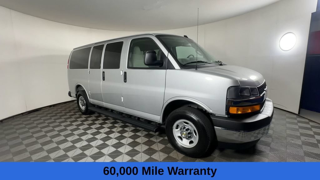 Used 2025 Chevrolet Express 2500 LT w/ LT Preferred Equipment Group RWD image 3