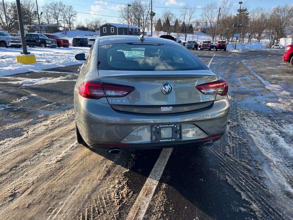 Used 2018 Buick Regal Preferred w/ Sights and Sounds Package image 4