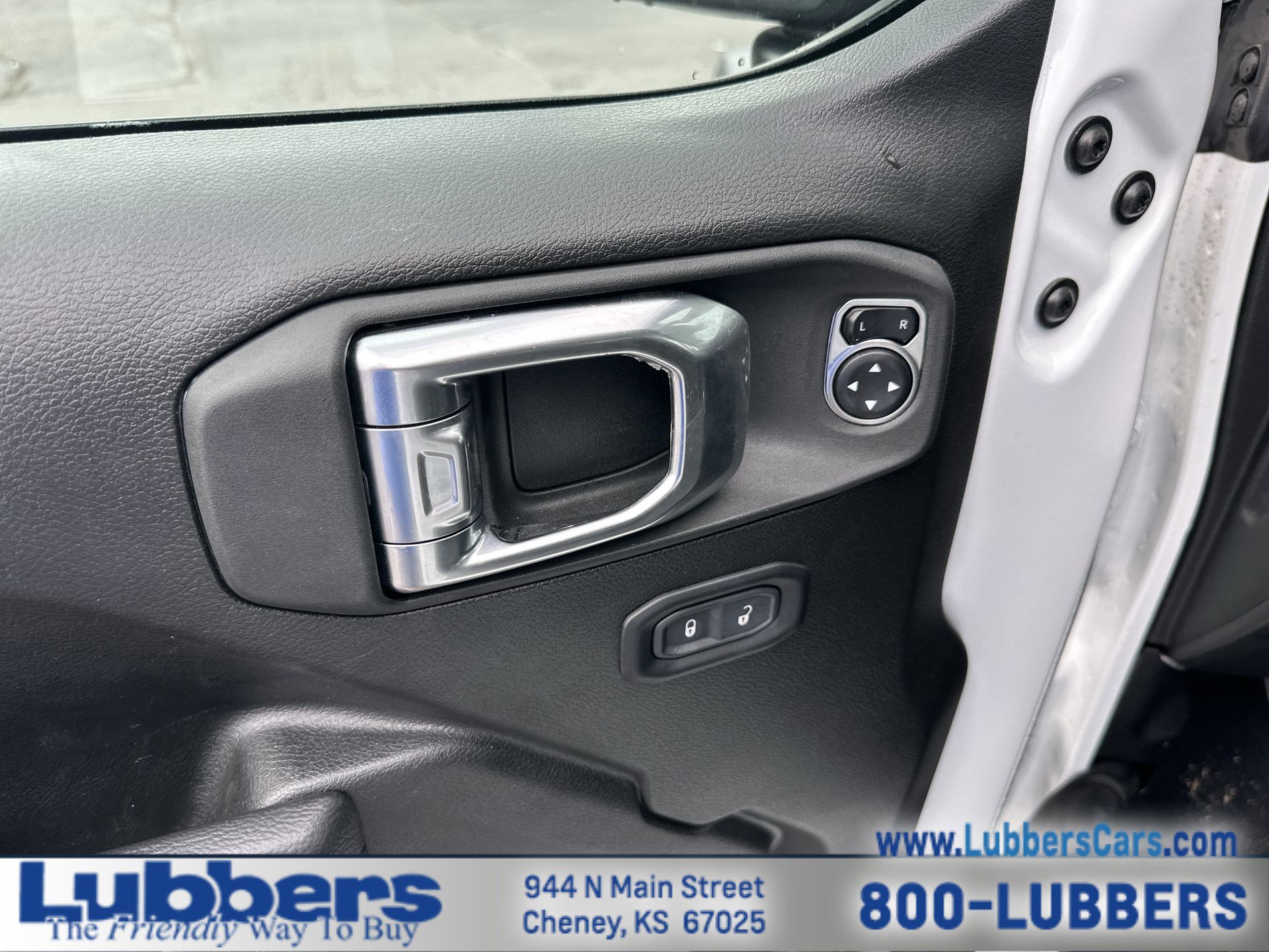 Used 2025 Jeep Wrangler Willys AWD/4WD image 12