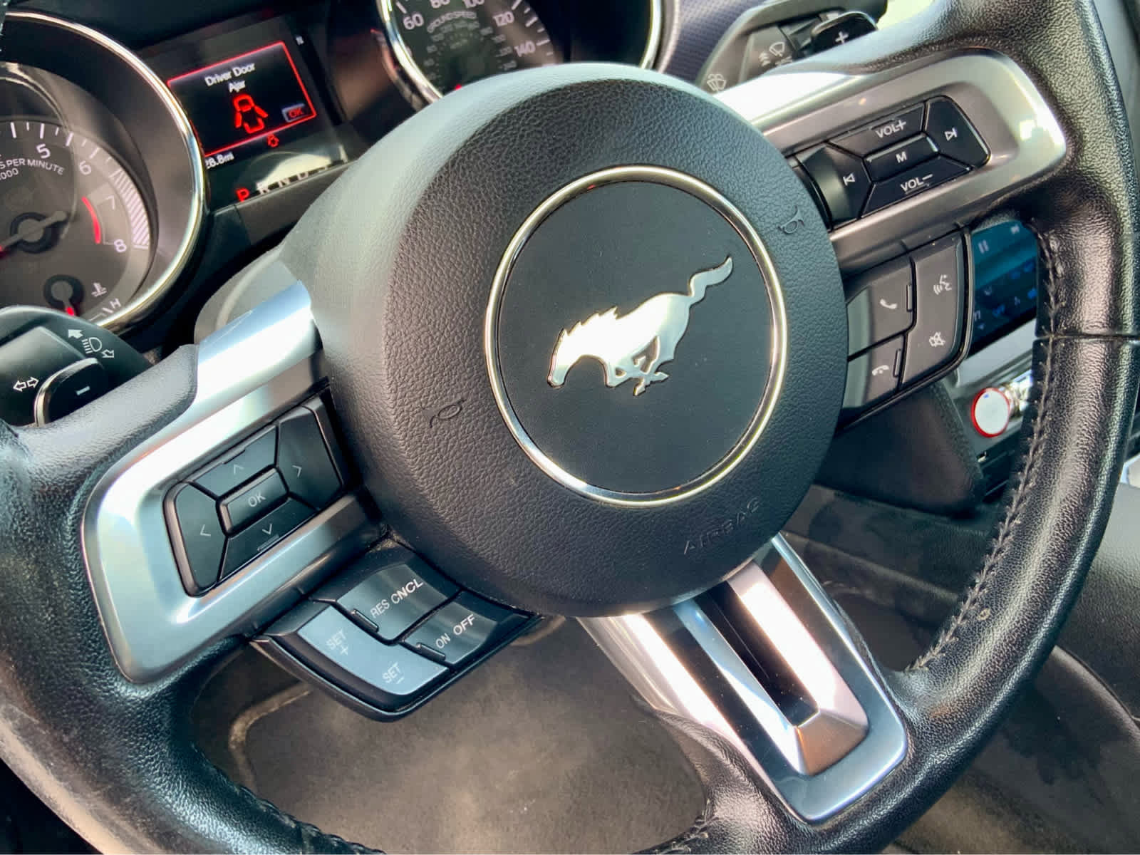 Used 2017 Ford Mustang Coupe image 27