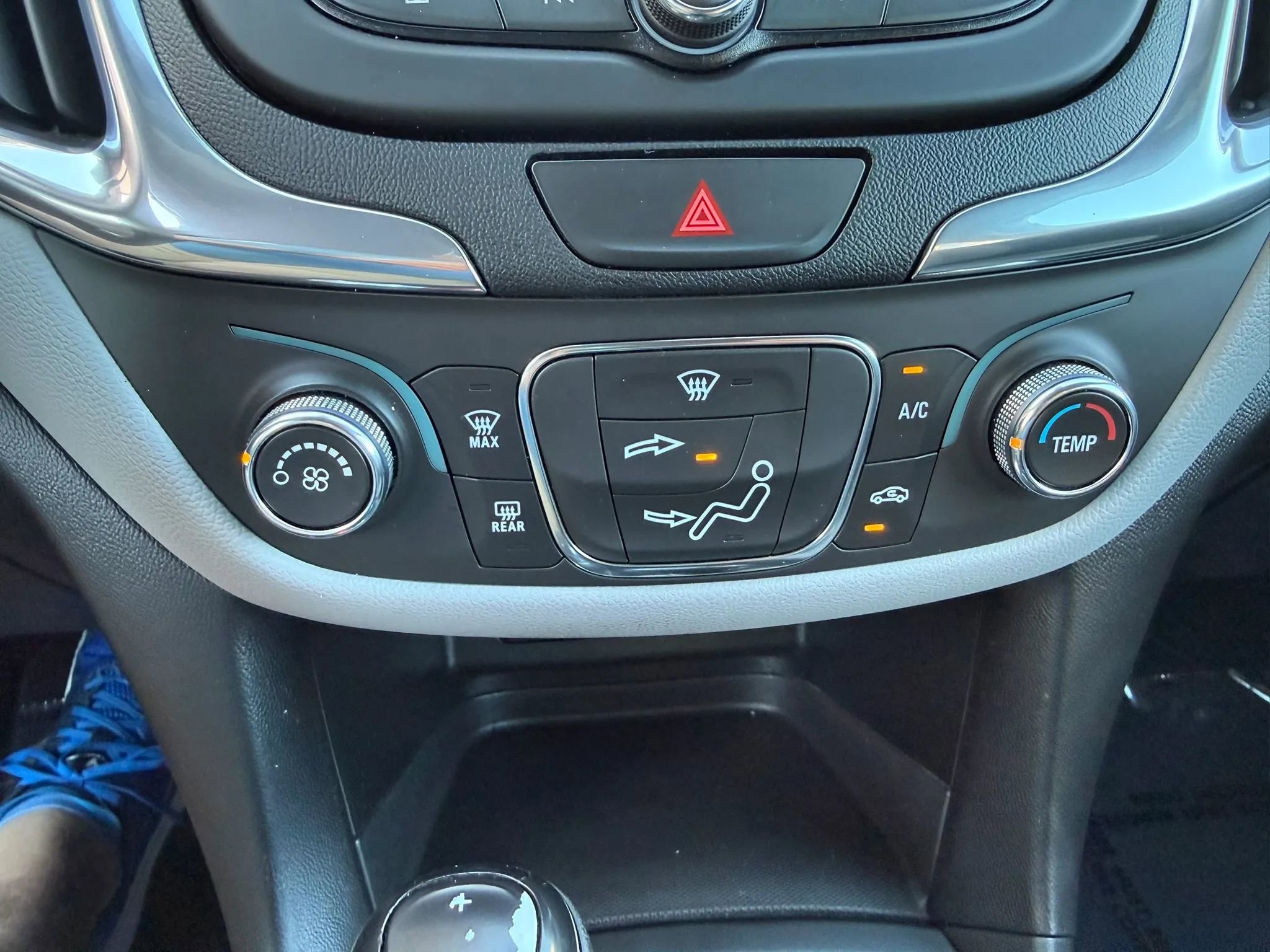 Used 2021 Chevrolet Equinox LT FWD image 19