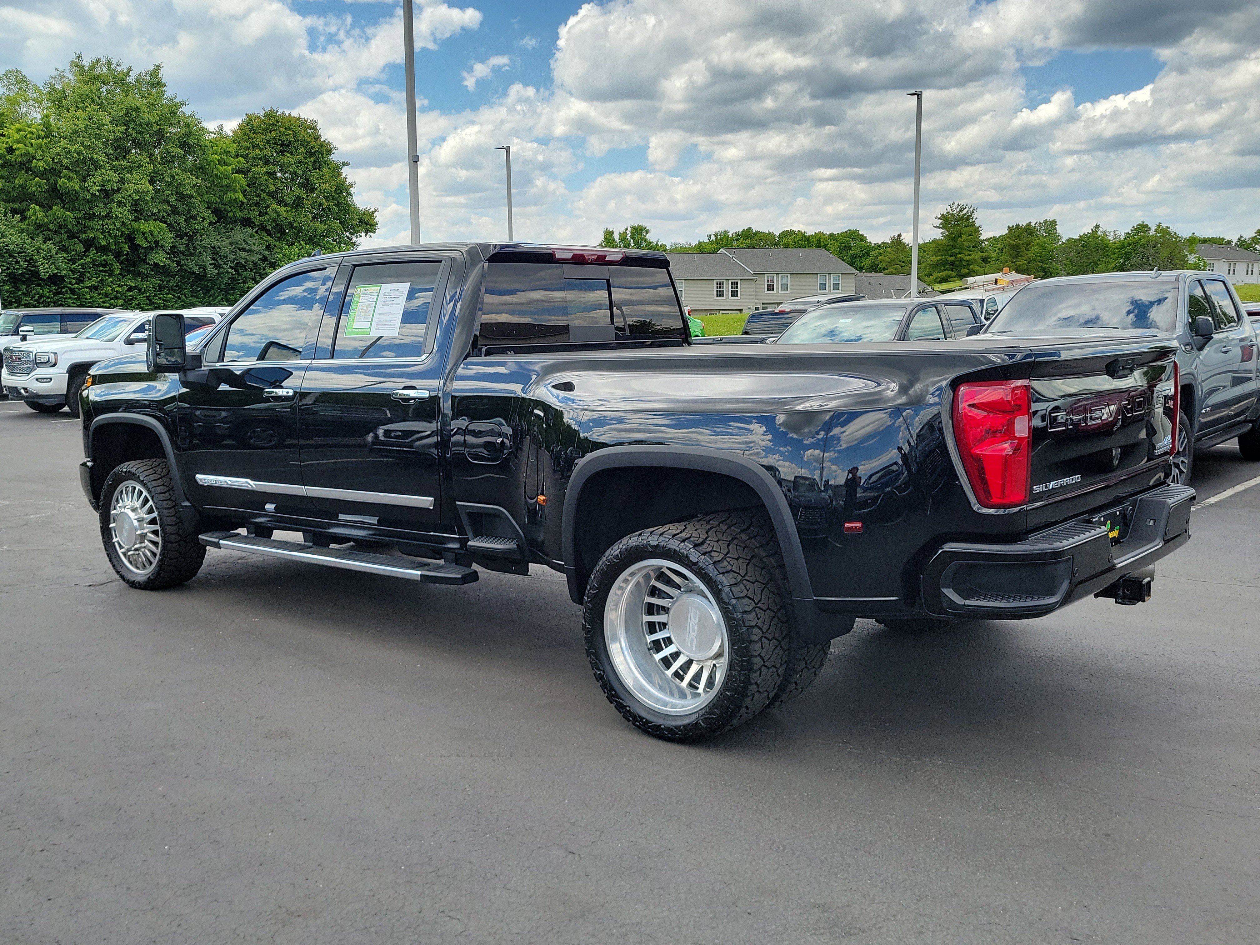 Used 2025 Chevrolet Silverado 3500 High Country w/ High Country Premium Package AWD/4WD image 3