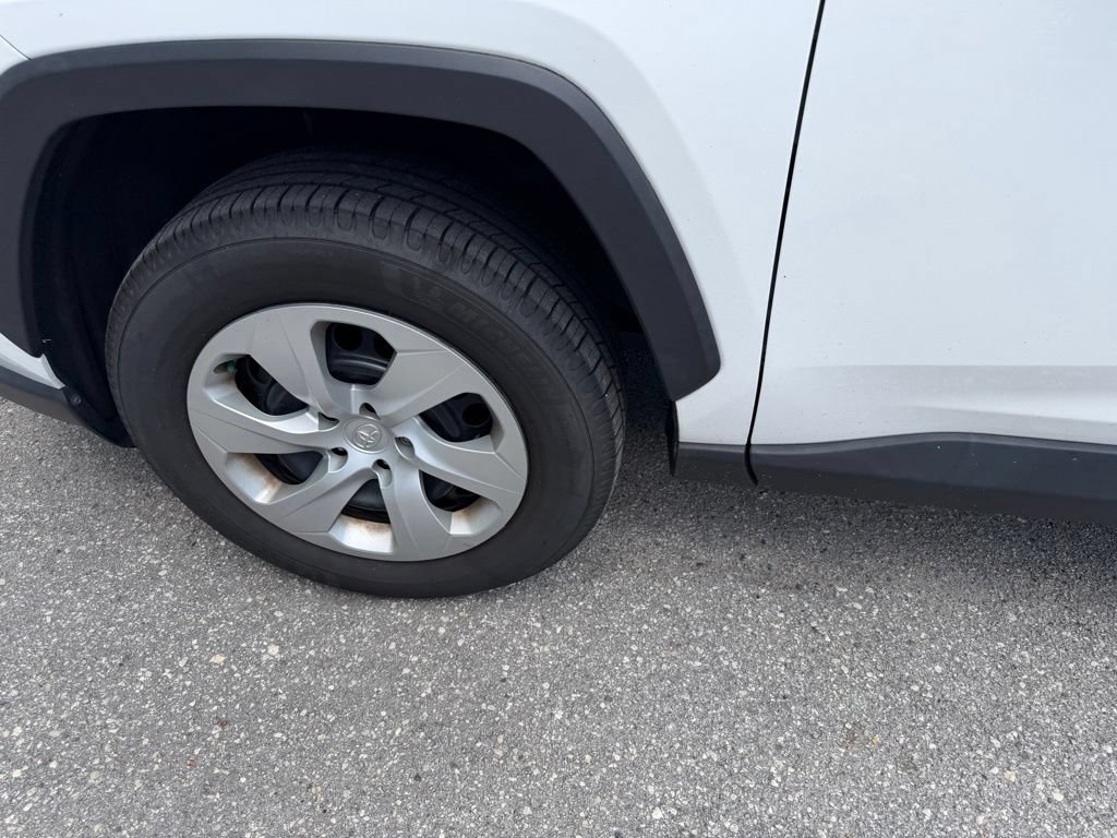 Used 2021 Toyota RAV4 LE FWD image 9