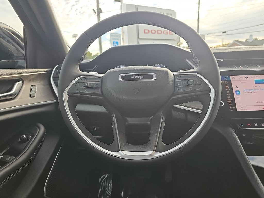 Used 2026 Jeep Grand Cherokee L Limited AWD/4WD image 20