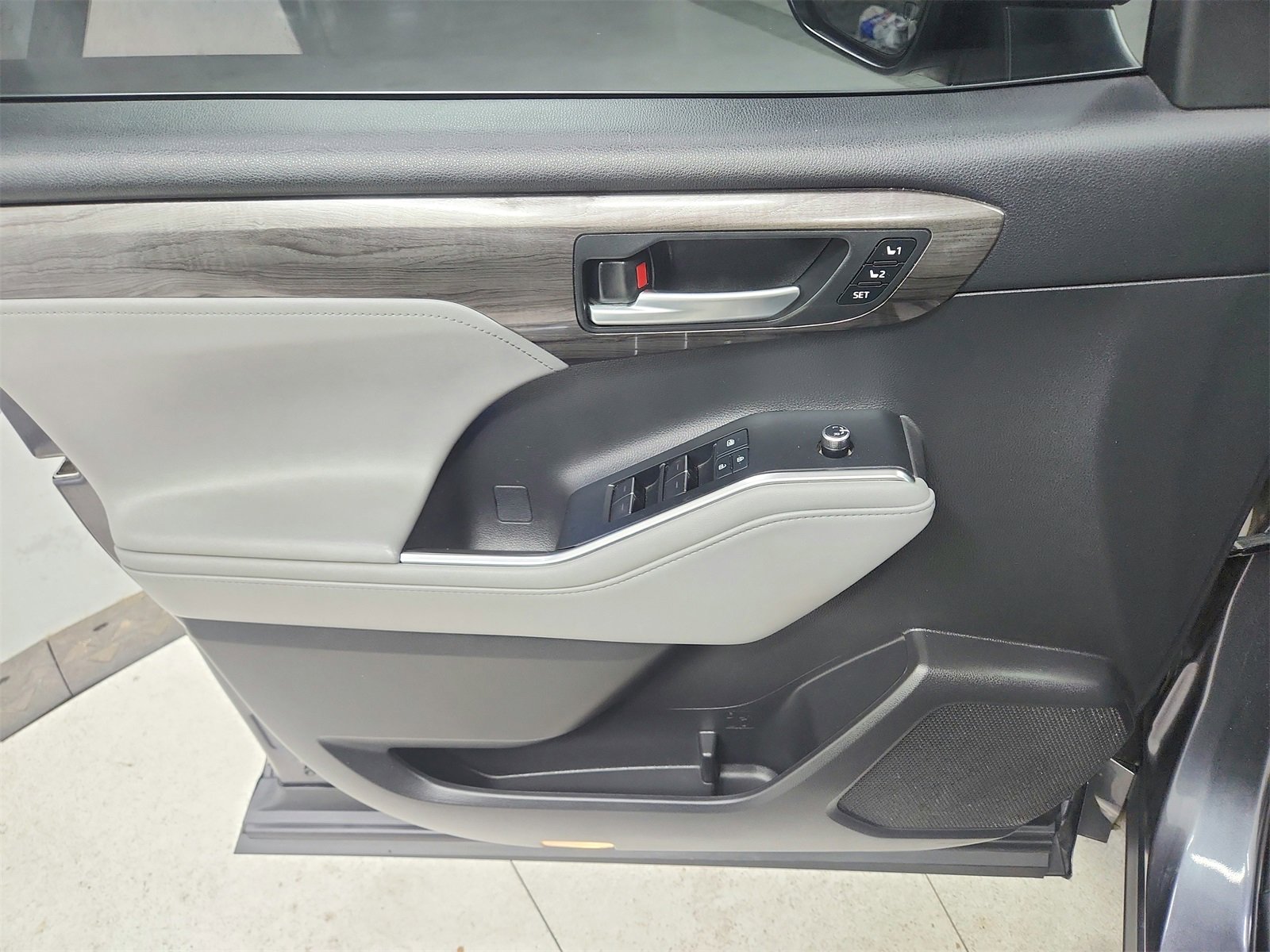 Used 2020 Toyota Highlander Platinum image 33