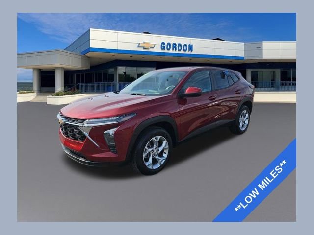 Used 2024 Chevrolet Trax LS w/ LS Convenience Package image 1