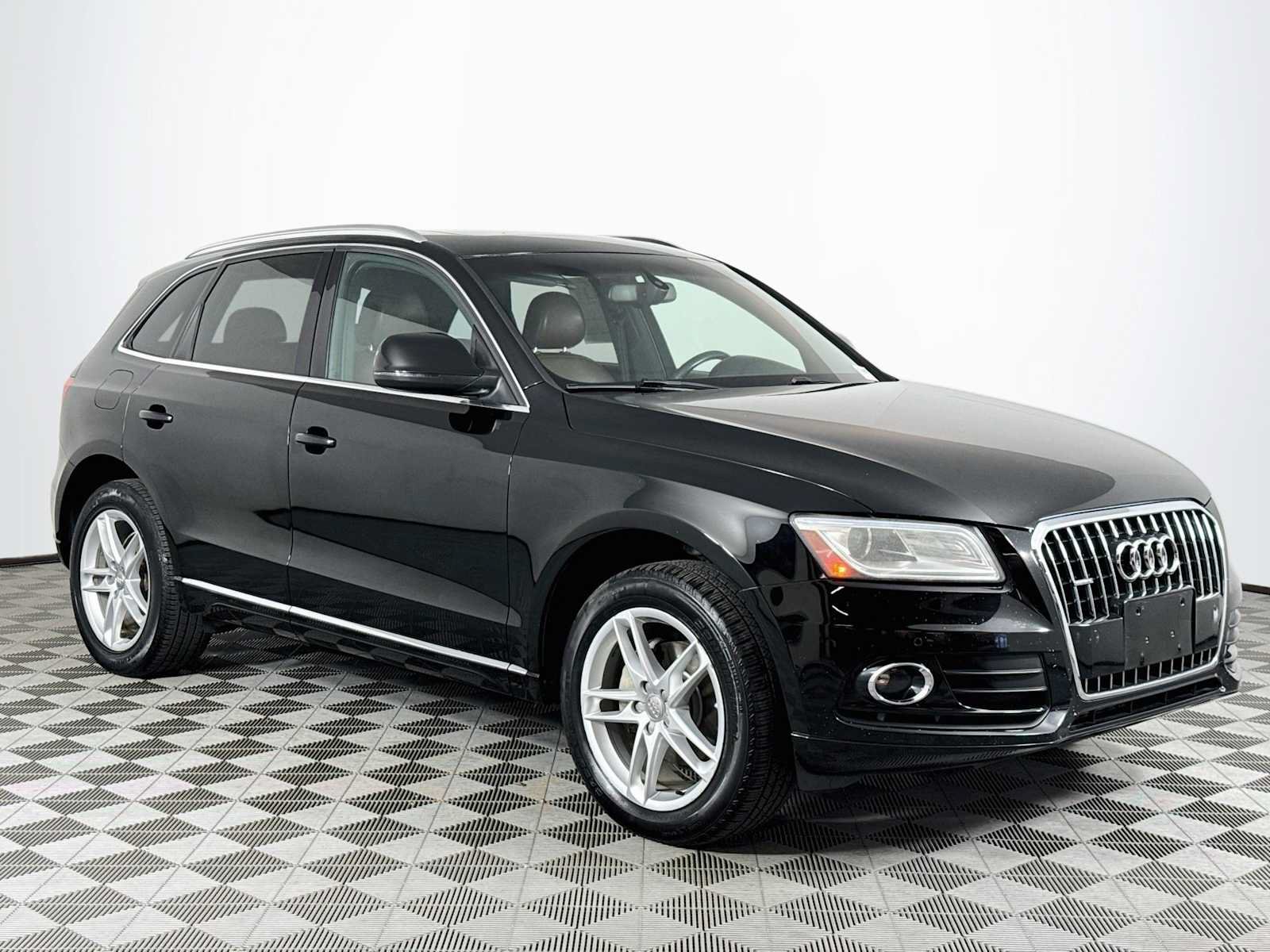 Used 2014 Audi Q5 2.0T Premium Plus w/ Premium Plus Package AWD/4WD image 3