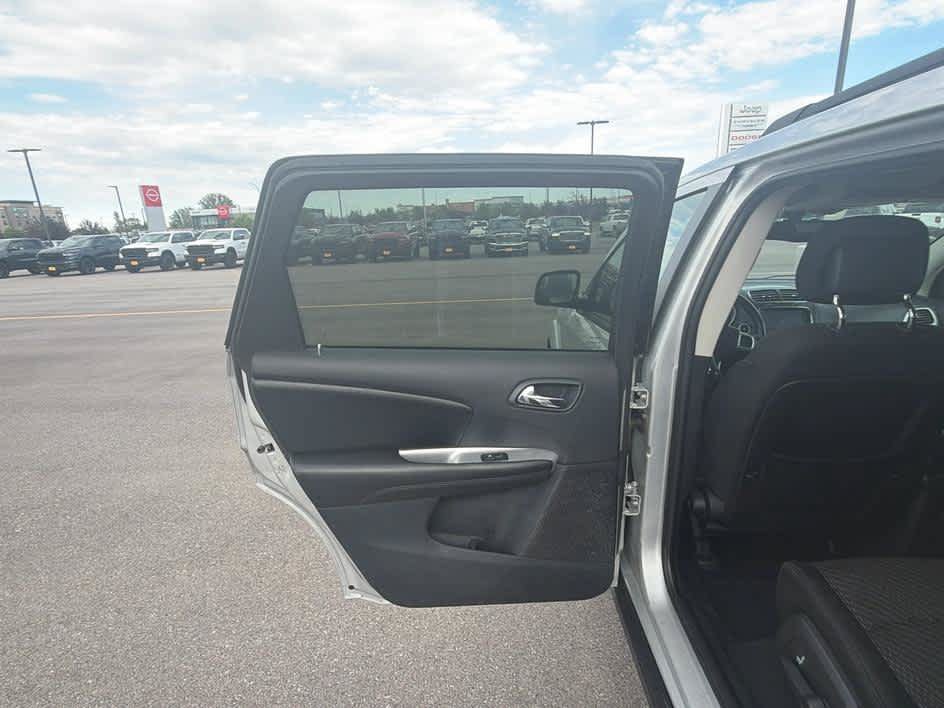 Used 2014 Dodge Journey SXT w/ Flexible Seating Group FWD image 18