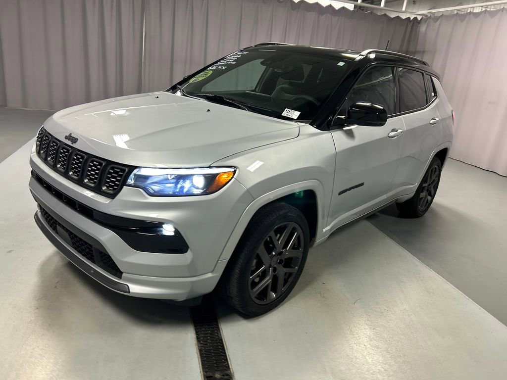 Used 2024 Jeep Compass Limited w/ High Altitude Package image 3