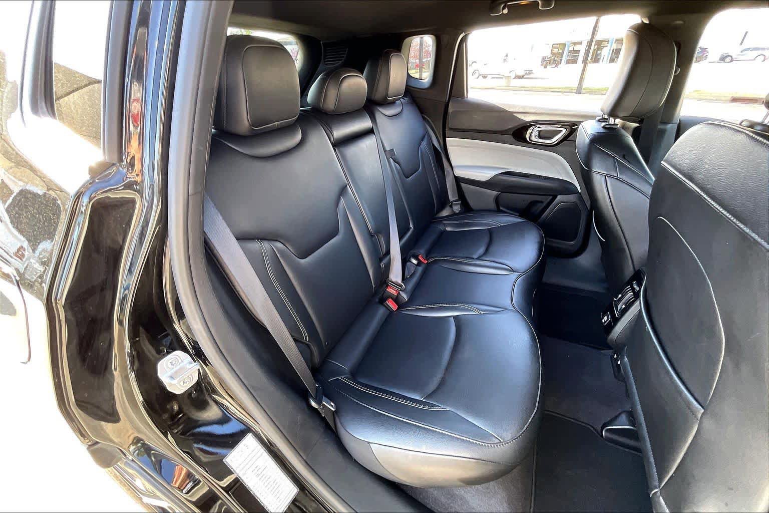 Used 2025 Jeep Compass Limited image 19