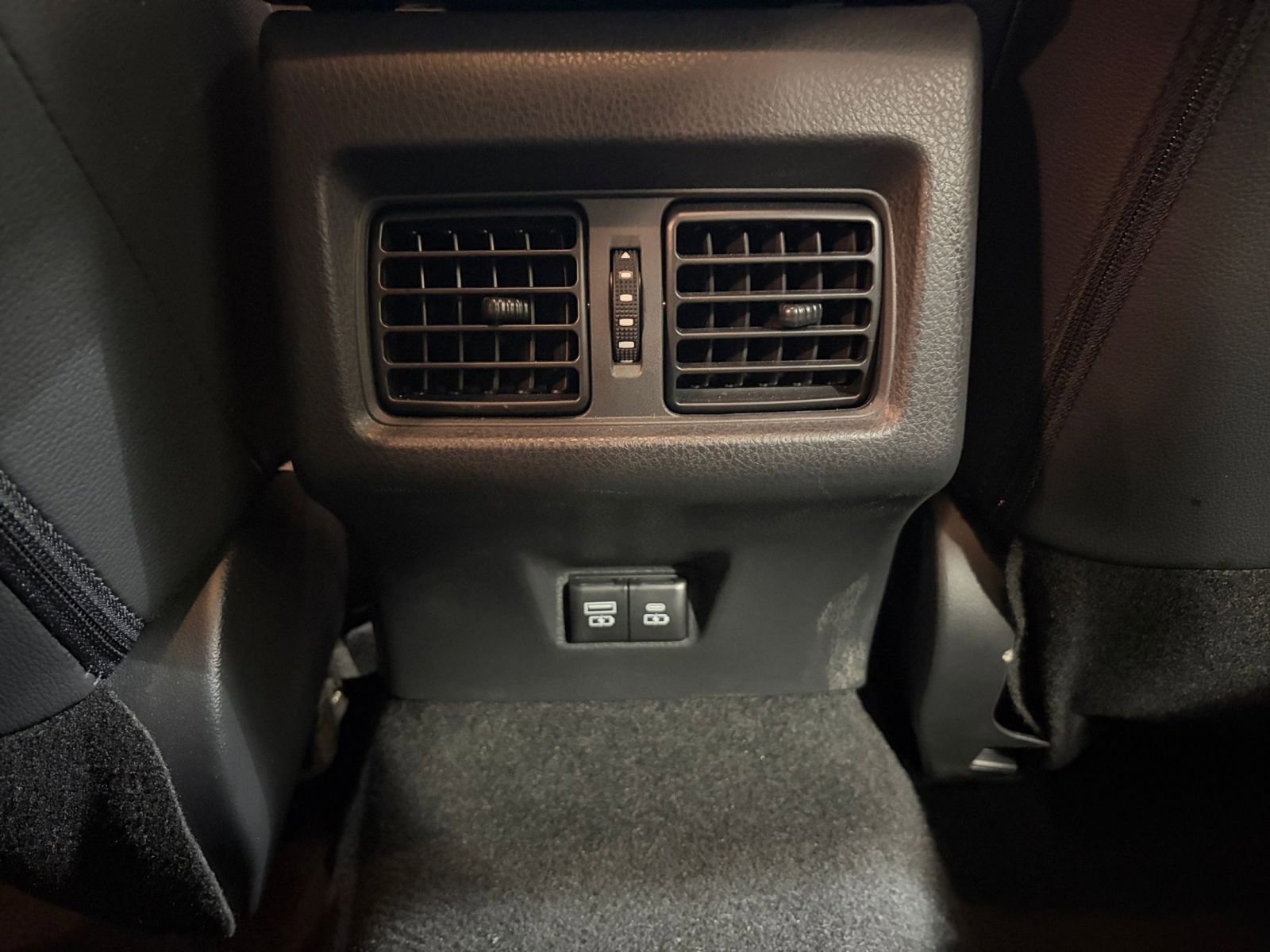 Used 2025 Toyota Camry SE image 25