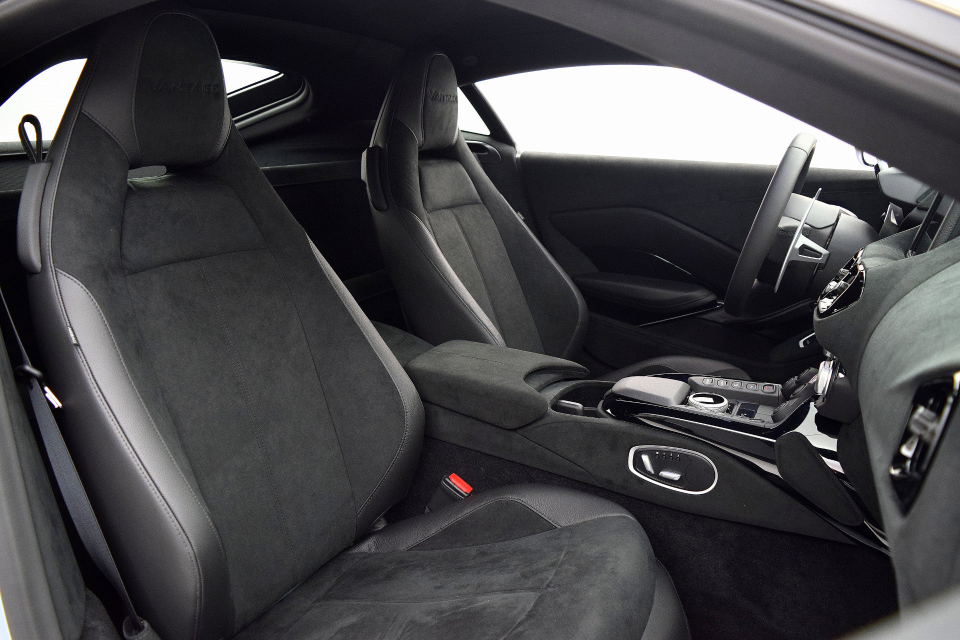 Used 2019 Aston Martin V8 Vantage Coupe RWD image 7