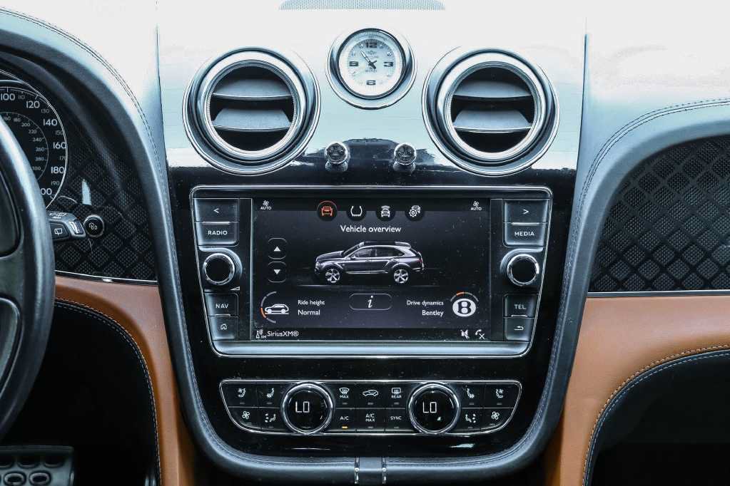 Used 2020 Bentley Bentayga AWD/4WD image 17