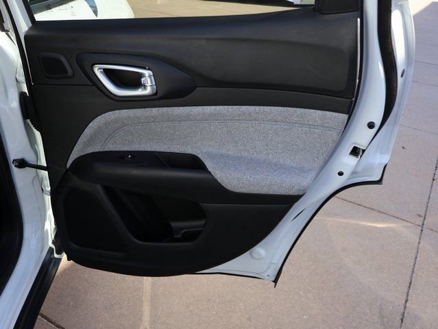 Used 2025 Jeep Compass Latitude w/ Sun & Sound Group image 13