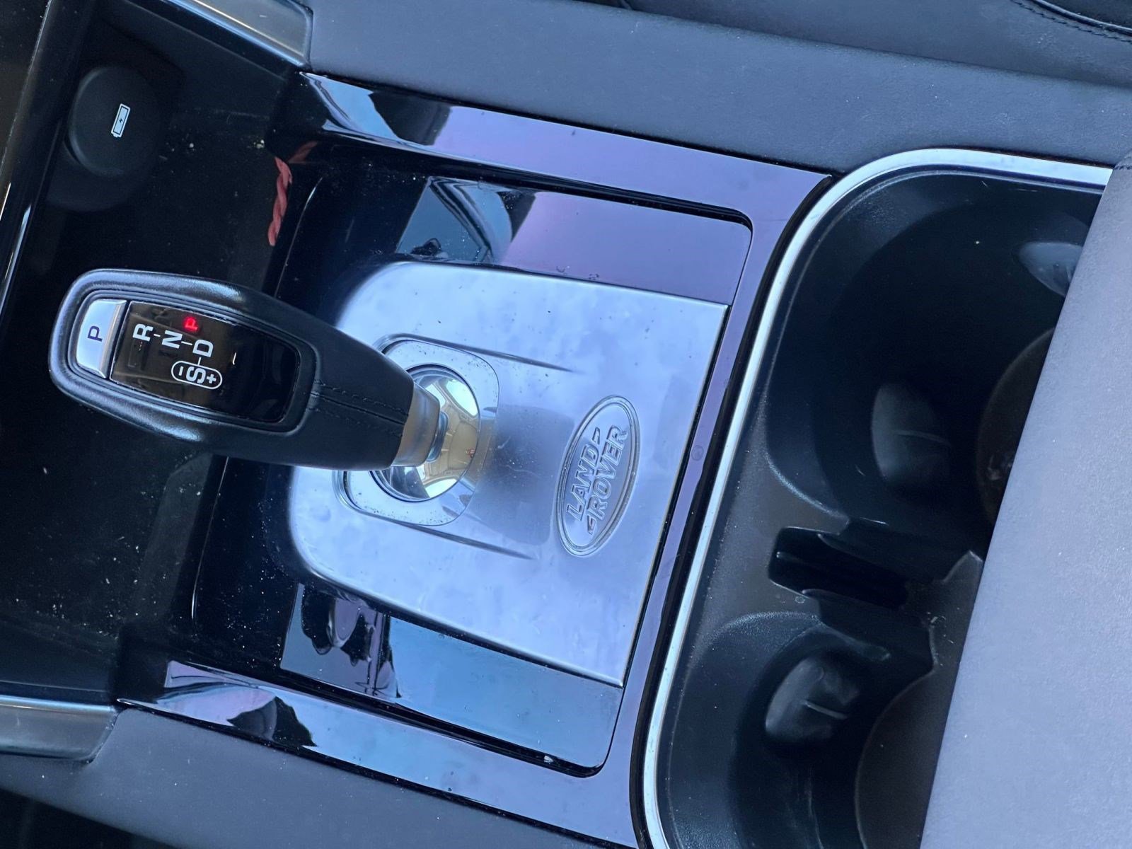 Used 2020 Land Rover Discovery Sport SE image 23