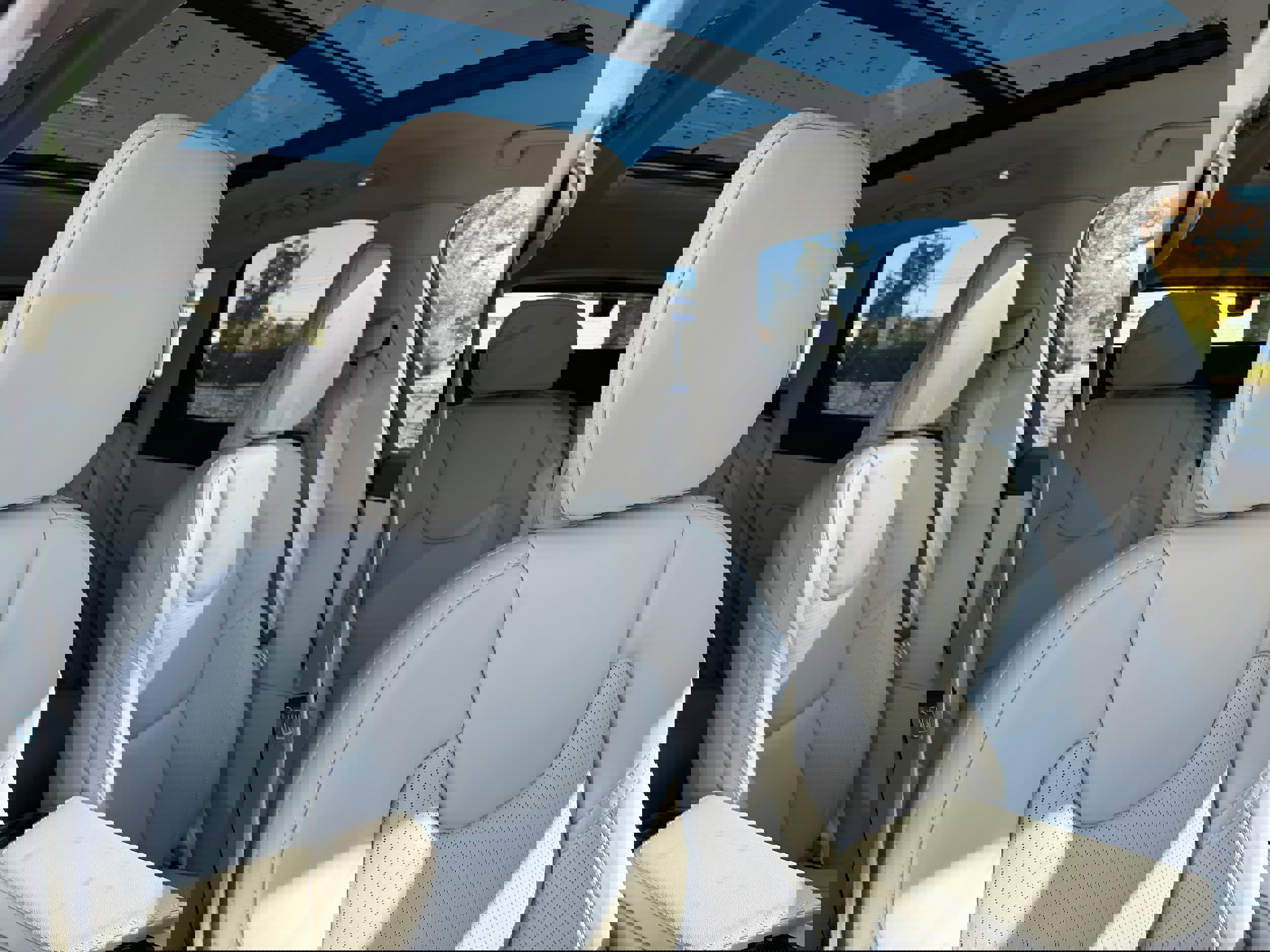 New 2026 Volvo XC60 B5 Ultra w/ Protection Package Premier AWD/4WD image 9