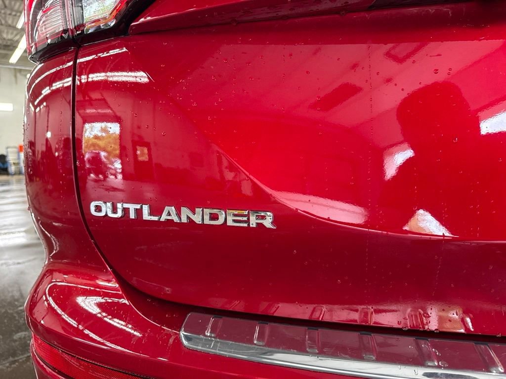 Used 2024 Mitsubishi Outlander AWD image 16