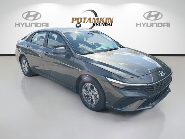 New 2026 Hyundai Elantra SE image 3
