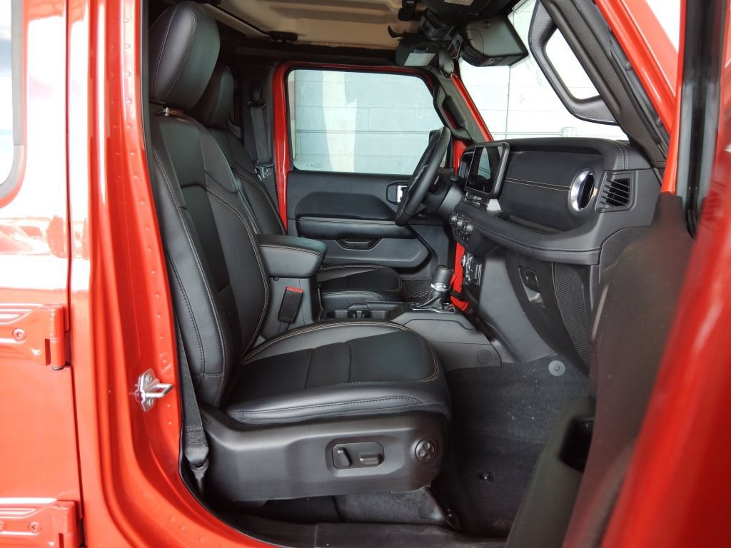 Used 2025 Jeep Gladiator Sport AWD/4WD image 14