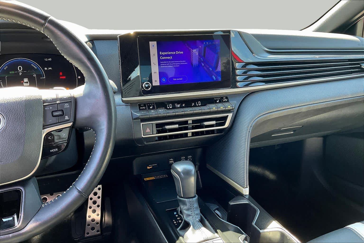 Used 2025 Toyota Camry SE w/ Convenience Package FWD image 7
