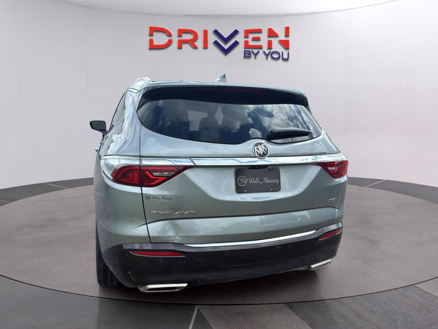 Used 2024 Buick Enclave Essence w/ Experience Buick Package FWD image 2