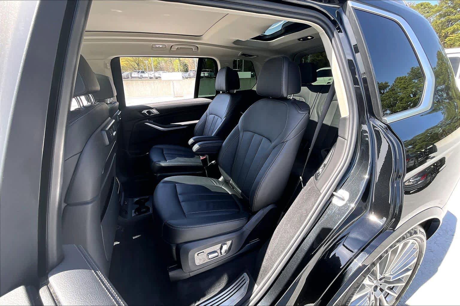 Used 2022 BMW X7 xDrive40i w/ Premium Package AWD/4WD image 21