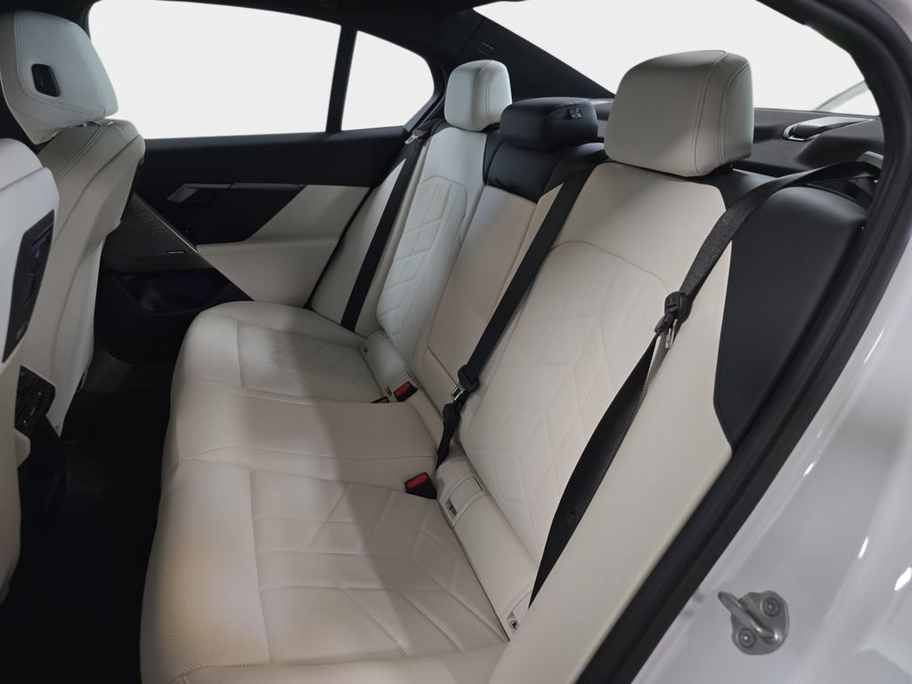 Used 2026 BMW 530i RWD image 14