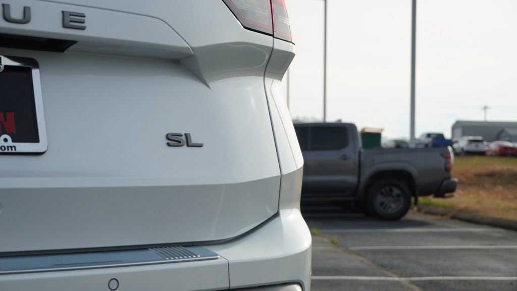 Used 2024 Nissan Rogue SL w/ SL Premium Package image 43