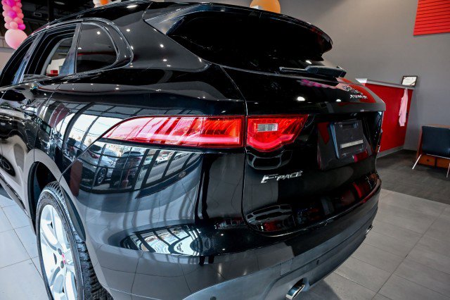 Used 2019 Jaguar F-PACE R-Sport image 20