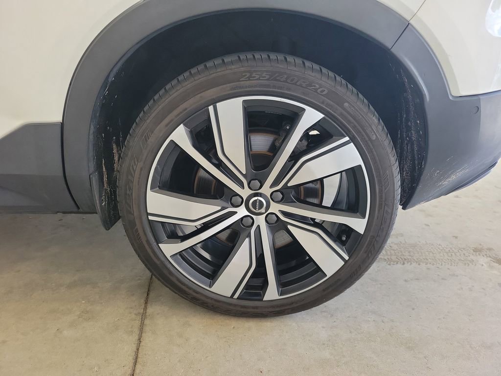 Used 2022 Volvo XC40 P8 Recharge Plus AWD/4WD image 12