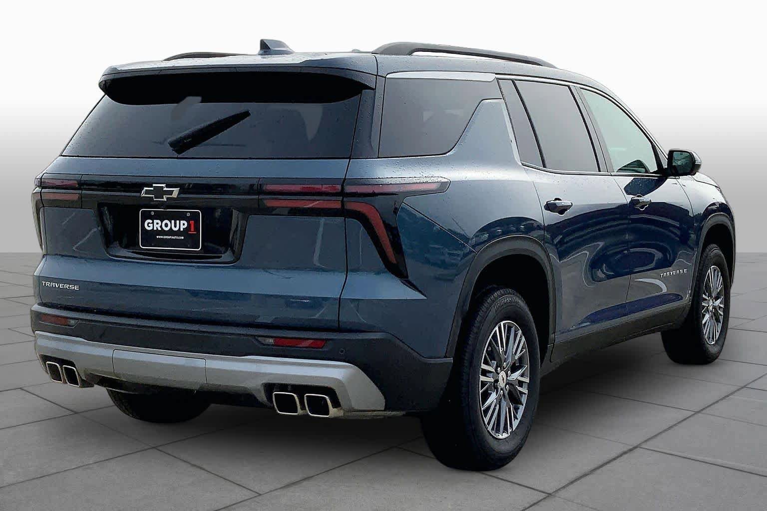 Used 2025 Chevrolet Traverse LT w/ Driver Confidence Package FWD image 13