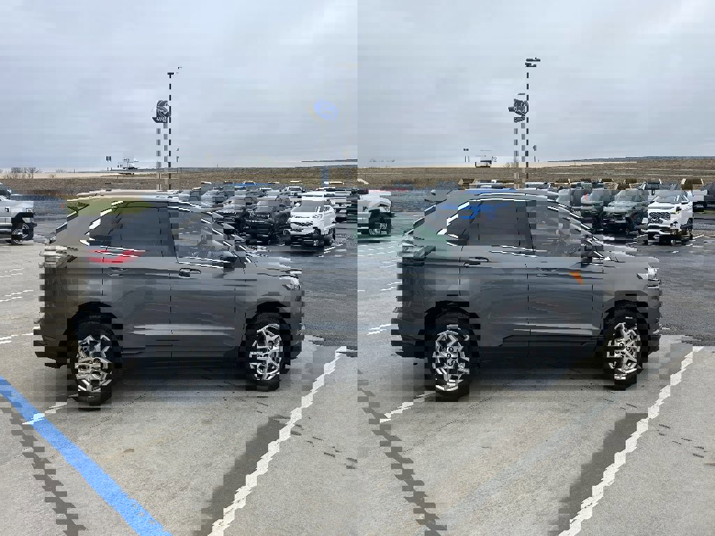 Used 2024 Ford Edge SEL w/ Convenience Package image 6