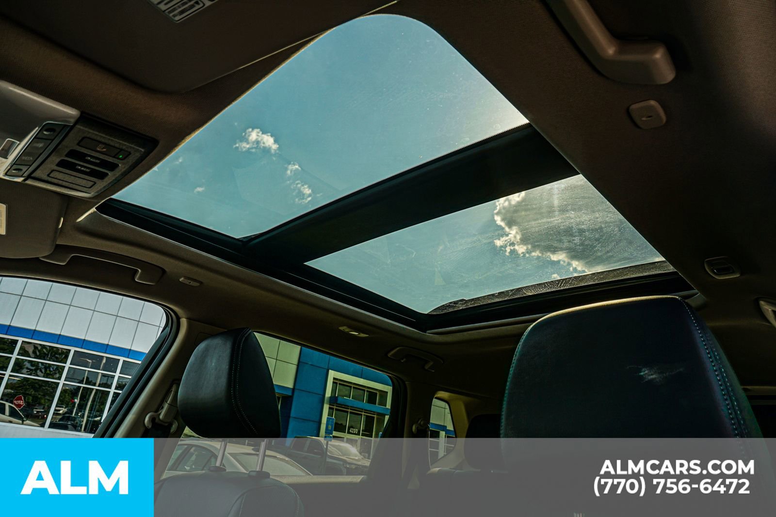 Used 2025 Nissan Rogue Platinum FWD image 26