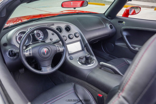 Used 2006 Pontiac Solstice Convertible w/ Premium Package image 30