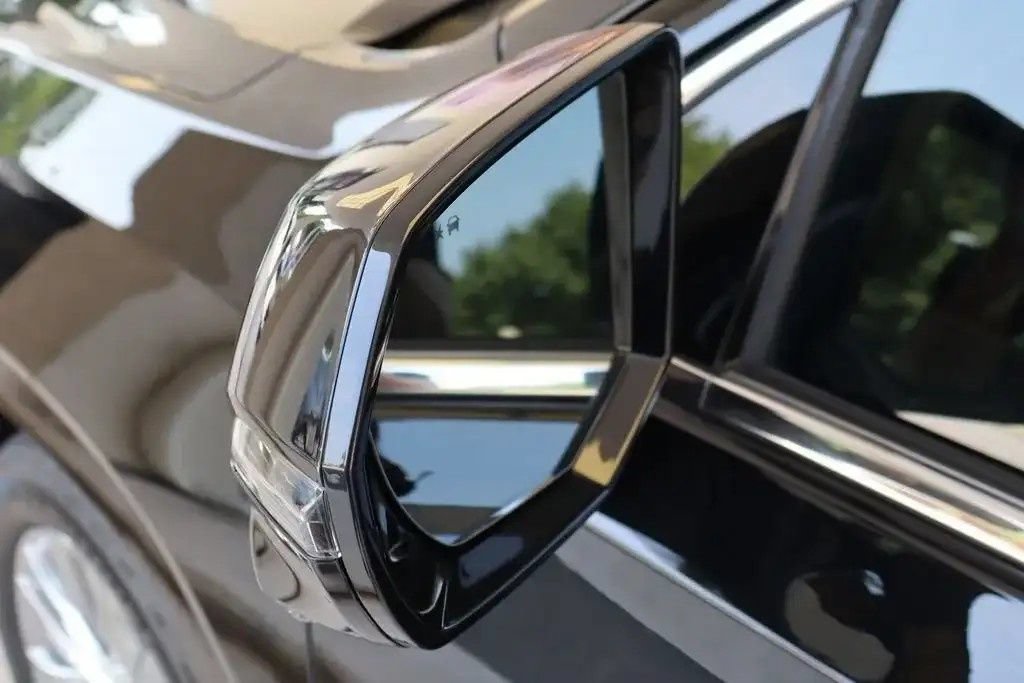 Used 2021 Cadillac Escalade Premium Luxury w/ Driver Assist Tech Package AWD/4WD image 31