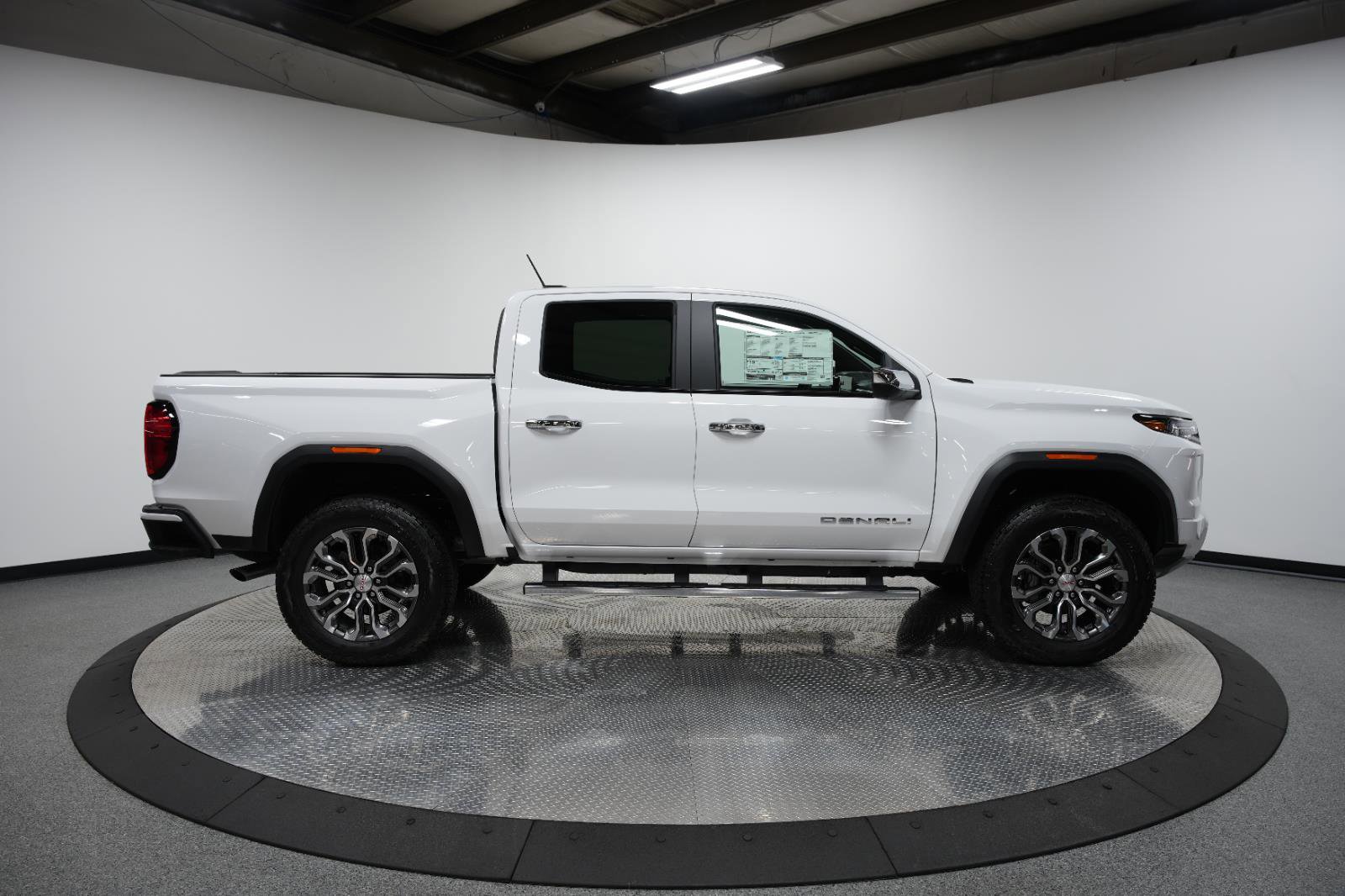 New 2026 GMC Canyon Denali image 8