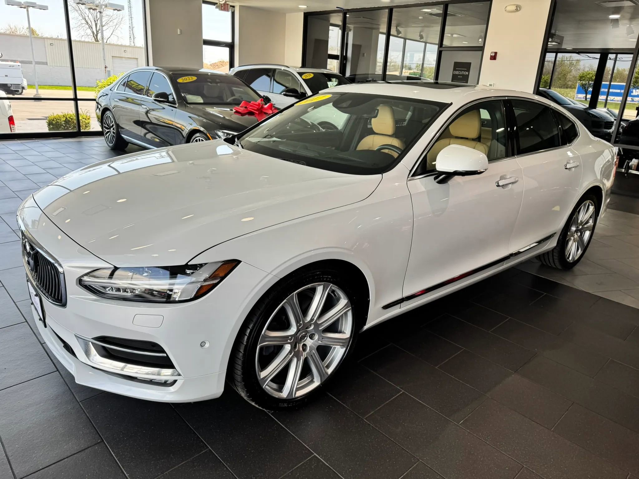 Used 2017 Volvo S90 T6 Inscription w/ Vision Package AWD/4WD image 2