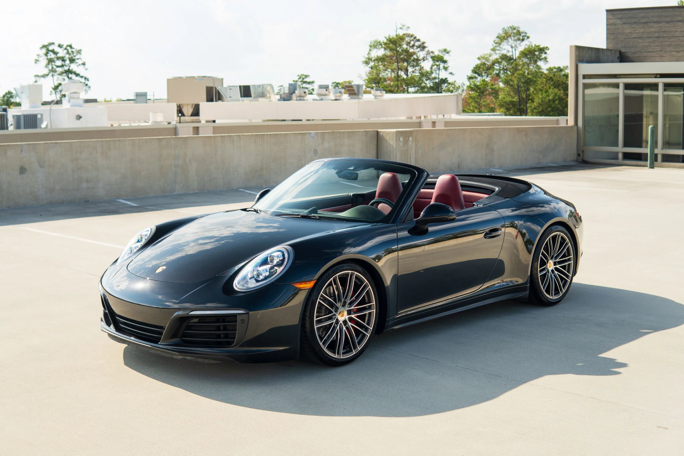 Used 2018 Porsche 911 Carrera 4S image 1