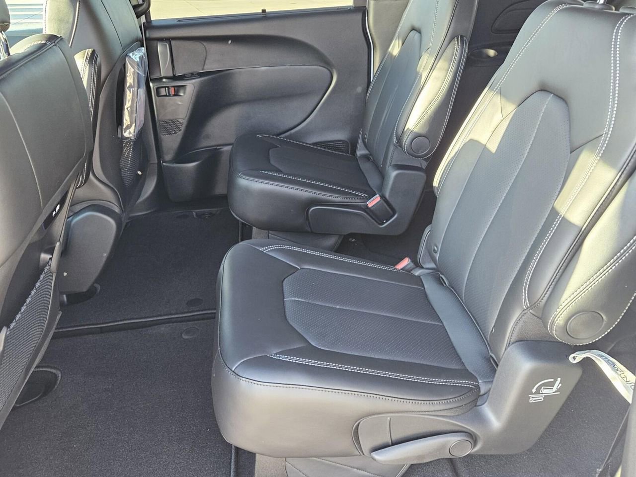 New 2026 Chrysler Pacifica Select image 10