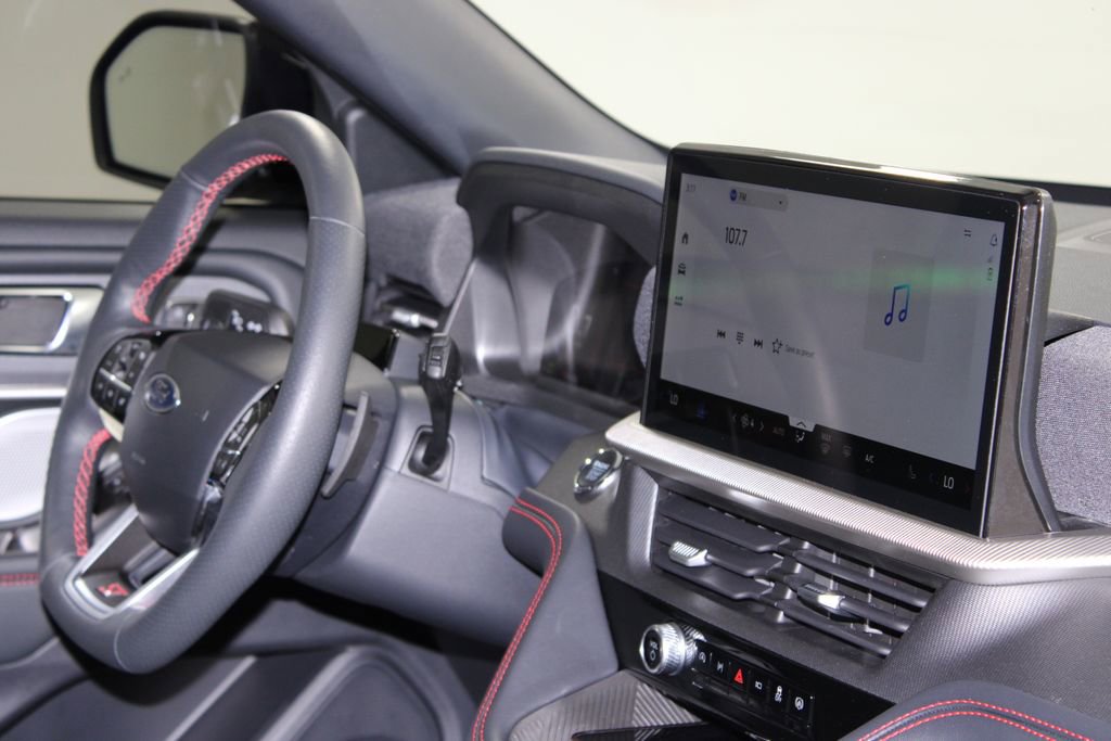 Used 2025 Ford Explorer ST image 34