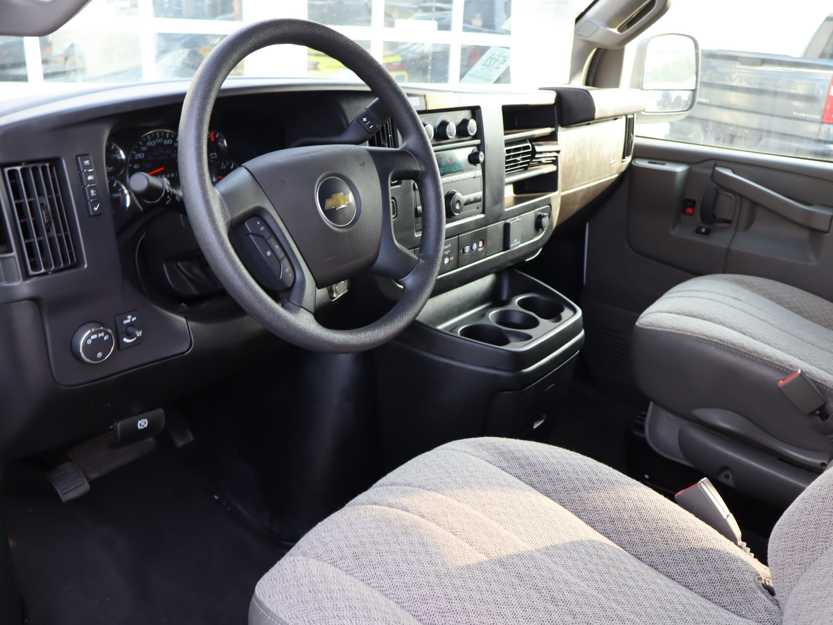 Used 2025 Chevrolet Express 3500 LS RWD image 12