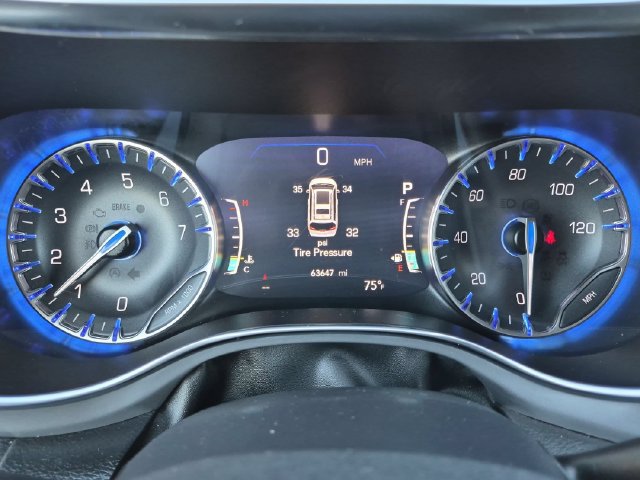 Used 2025 Chrysler Pacifica Limited FWD image 11