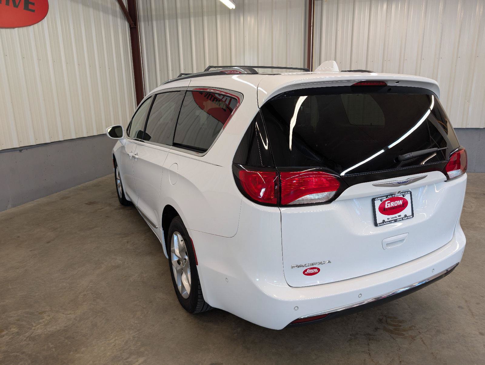 Used 2019 Chrysler Pacifica Touring-L Plus w/ Advanced Safetytec Group FWD image 14
