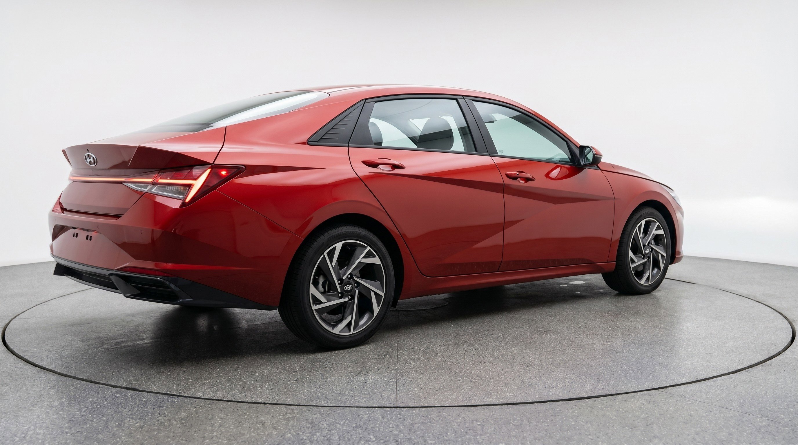 Used 2025 Hyundai Elantra SEL FWD image 9