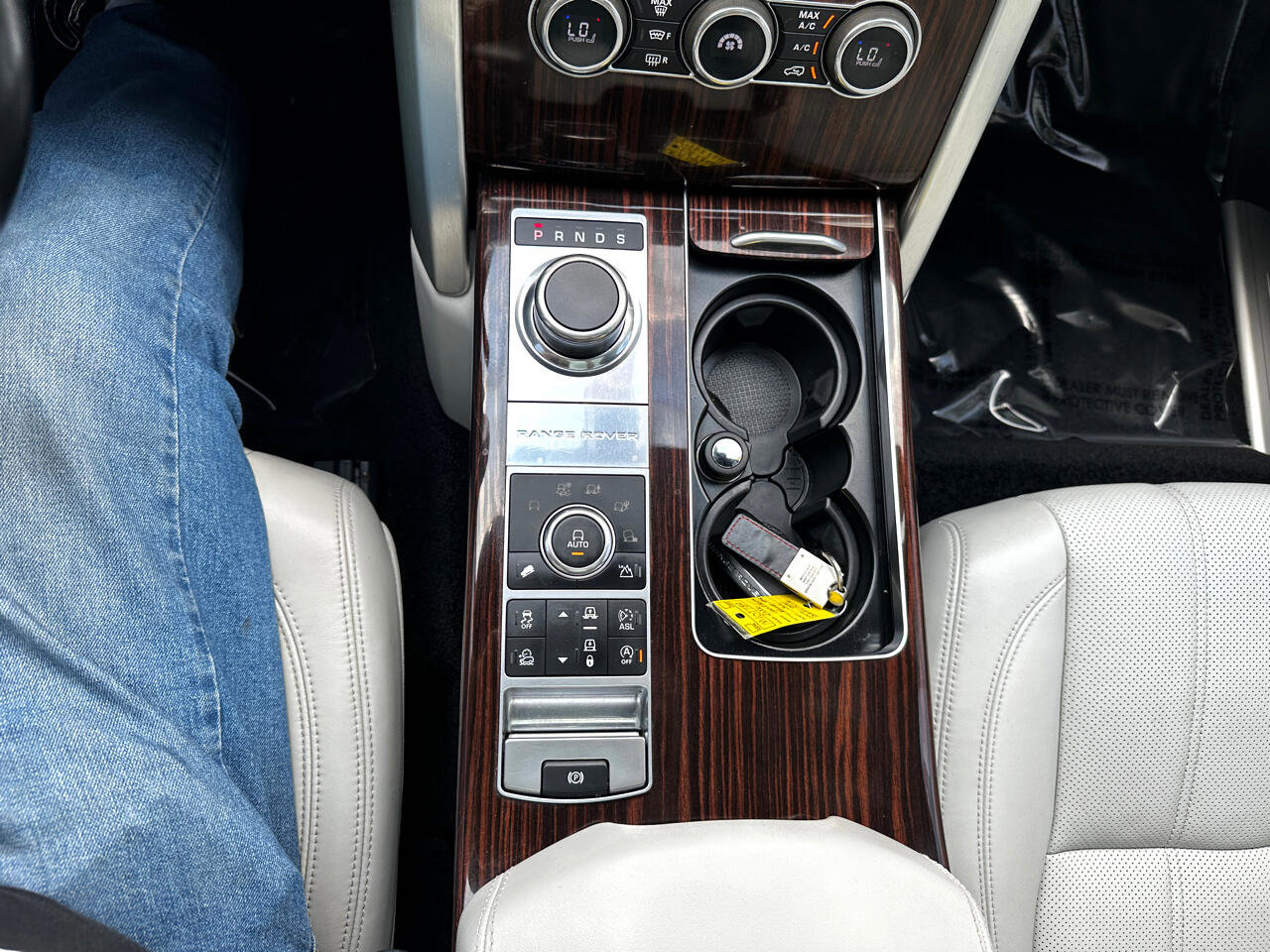 Used 2016 Land Rover Range Rover HSE image 15