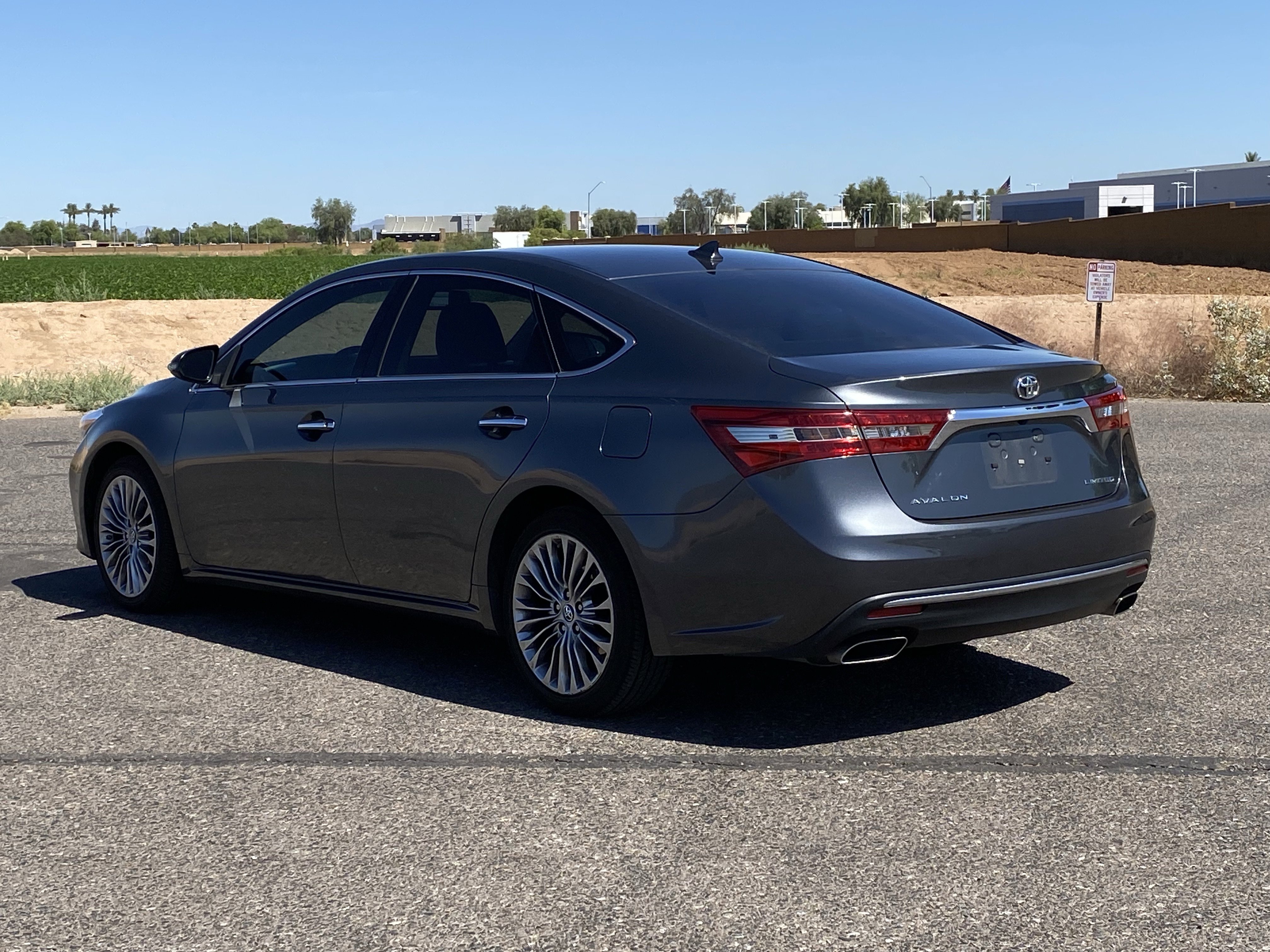 Used 2016 Toyota Avalon Limited w/ Toyota Safety Sense Package image 5