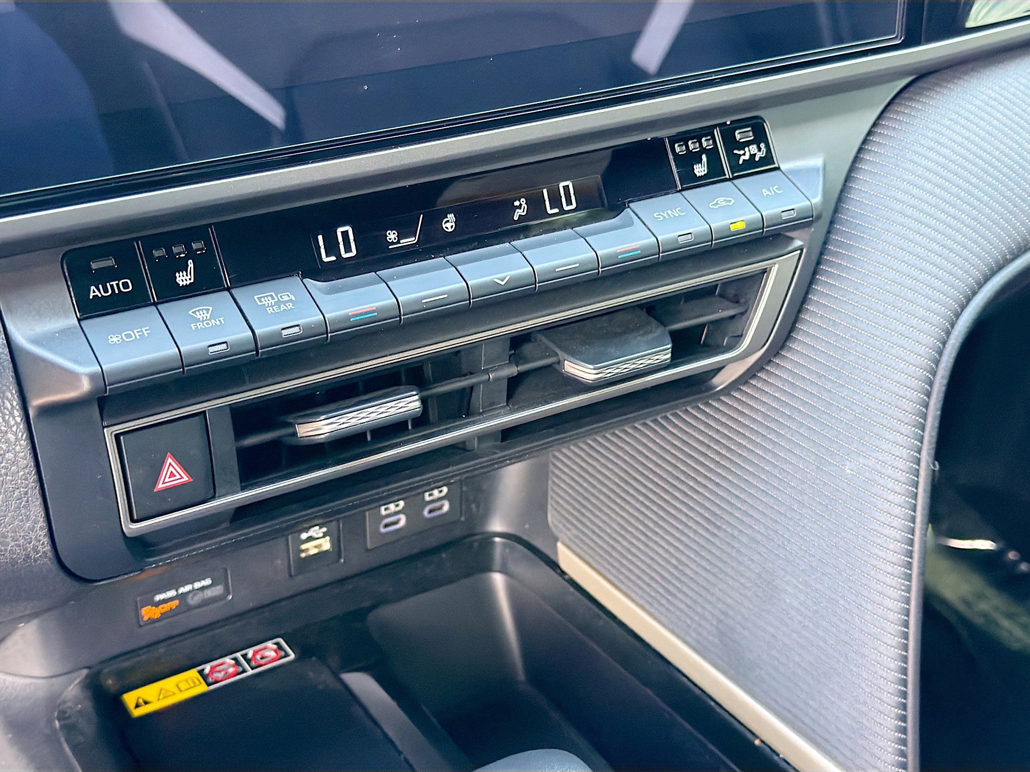 Used 2025 Toyota Camry SE w/ Multimedia Upgrade Package image 33