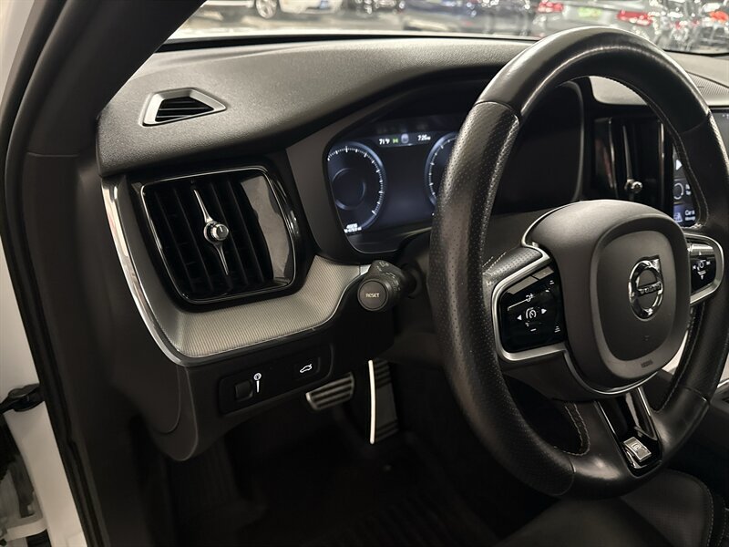 Used 2019 Volvo XC60 T5 R-Design w/ Protection Package Premier FWD image 17